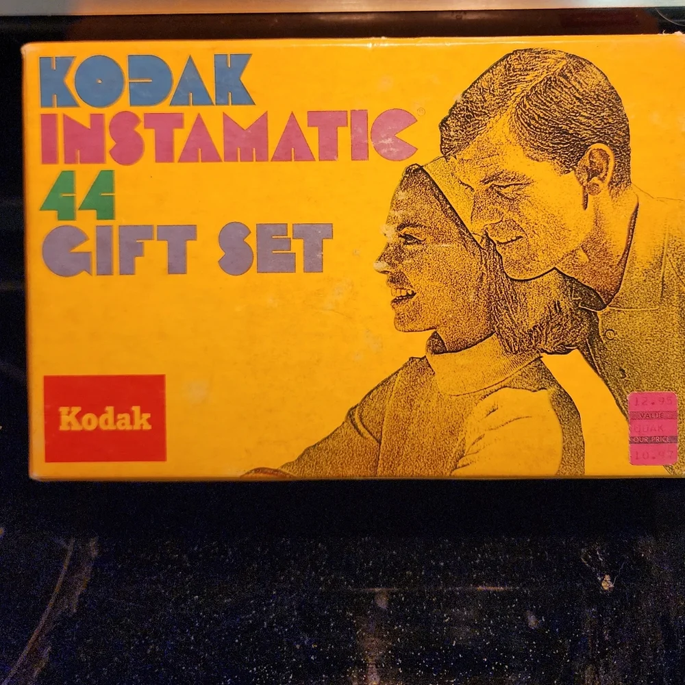 Vintage Kodak Instamatic 44 Camera in Original Box (B)